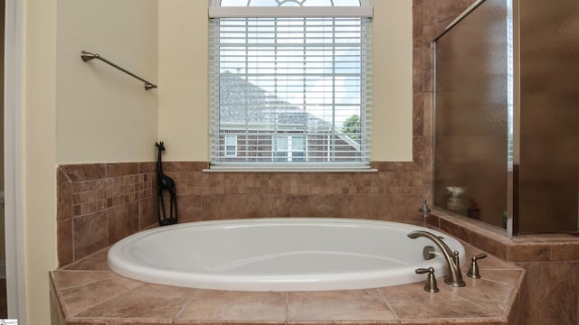225 Highgrove Ct, Simpsonville, SC 29681 - bathroom featuring a garden tub