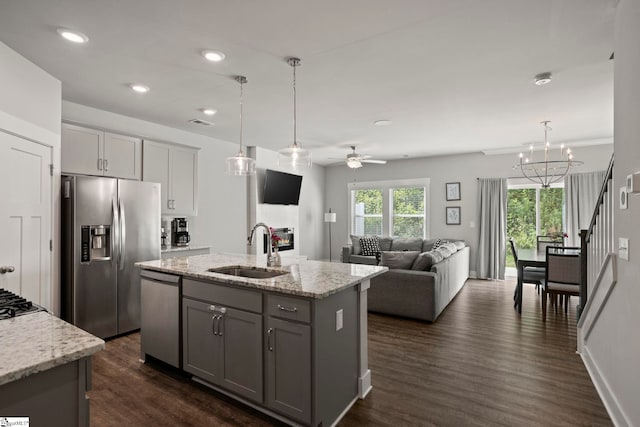 7 Grey Oak Trl, Greer, SC 29650 - kitchen featuring appliances with stainless steel finishes, a sink, gray cabinets, decorative light fixtures, and recessed lighting