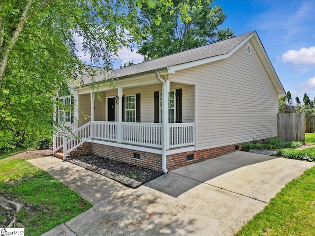 514 Habersham Ln, Easley, SC 29642 - ranch-style home with crawl space, covered porch, and a shingled roof
