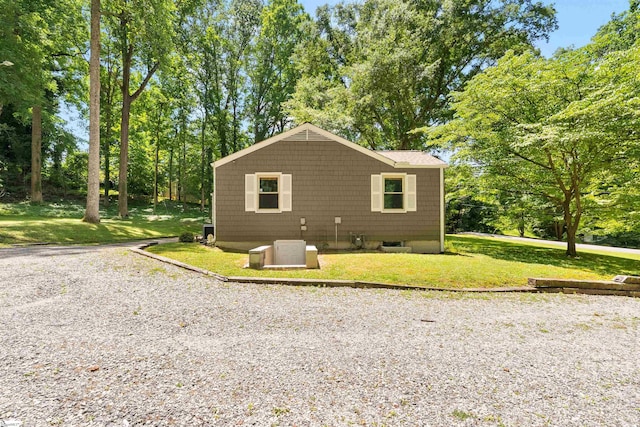 100 Maxwell Rd, Spartanburg, SC 29302 - view of side of home featuring a yard