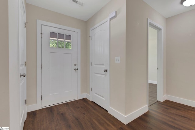 184 Sandifer Rd, Spartanburg, SC 29303 - entrance foyer with dark wood-type flooring and baseboards