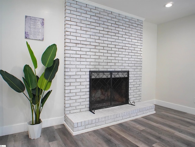 310 Sloping Meadow Dr, Inman, SC 29349 - detailed view of baseboards, recessed lighting, wood finished floors, and a fireplace