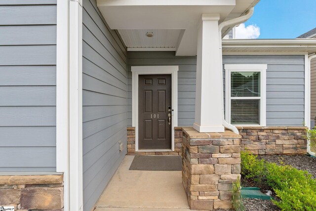101 Hazelcroft Dr, Fountain Inn, SC 29644 - entrance to property featuring stone siding