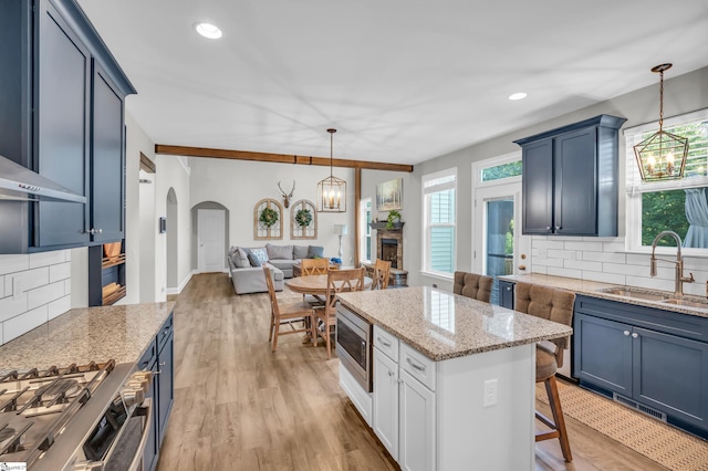 118 Perry Hill Rd, Easley, SC 29640 - kitchen with a sink, stainless steel appliances, a chandelier, tasteful backsplash, and recessed lighting
