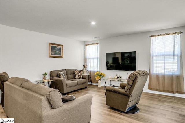 104 Timothy Pl, Easley, SC 29642 - living area featuring light wood finished floors, baseboards, and recessed lighting