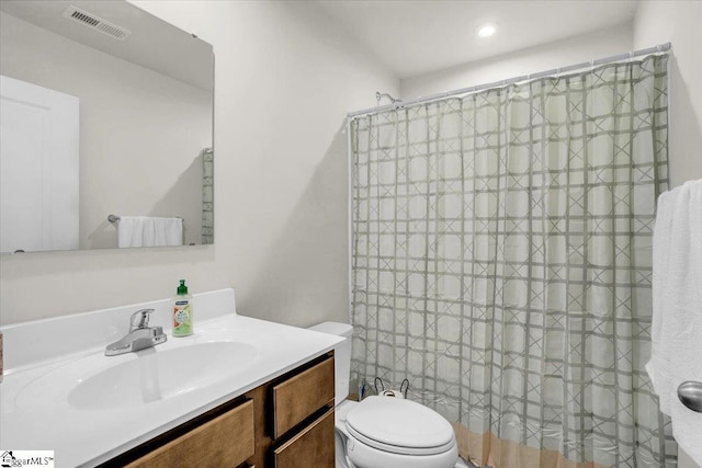 104 Timothy Pl, Easley, SC 29642 - bathroom with toilet, vanity, a shower with curtain, and recessed lighting