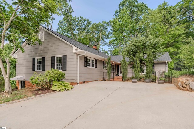 236 S Park Dr, Spartanburg, SC 29302 - ranch-style house featuring a chimney