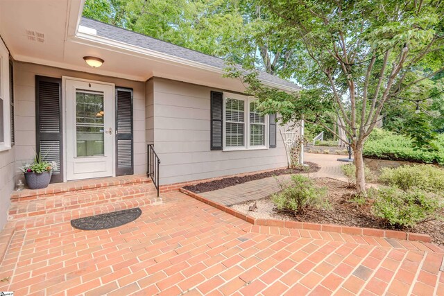 236 S Park Dr, Spartanburg, SC 29302 - doorway to property featuring a shingled roof