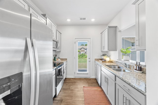 116 Southridge Ct, Easley, SC 29642 - kitchen with stainless steel appliances, a sink, wood finished floors, light stone counters, and recessed lighting