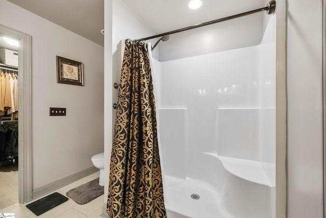 30 Eaglecrest Ct, Simpsonville, SC 29681 - bathroom with toilet, a shower with curtain, and baseboards