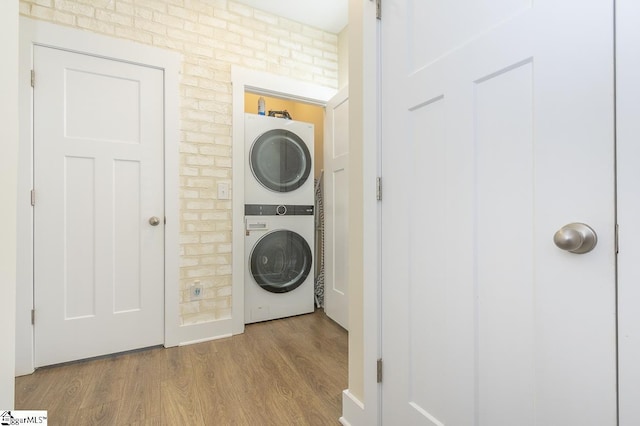 101 Greensdale Ln, Easley, SC 29642 - laundry room with estacked washer and dryer and wood finished floors