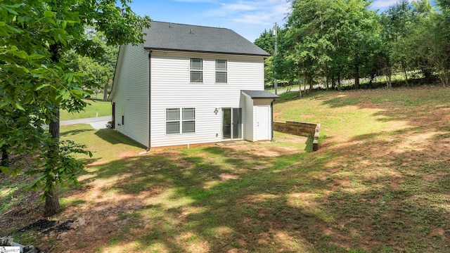 216 Country Gln, Pelzer, SC 29669 - rear view of house featuring a yard and roof with shingles