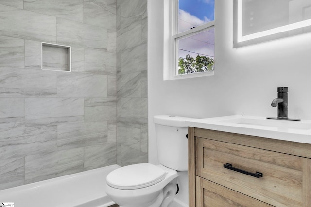 182 Ridge St, Spartanburg, SC 29302 - bathroom featuring toilet, vanity, and a tile shower