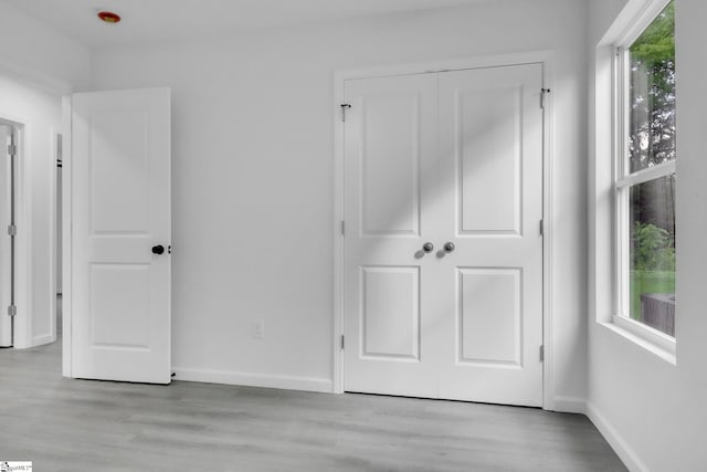 182 Ridge St, Spartanburg, SC 29302 - unfurnished bedroom featuring light wood-type flooring, a closet, and baseboards