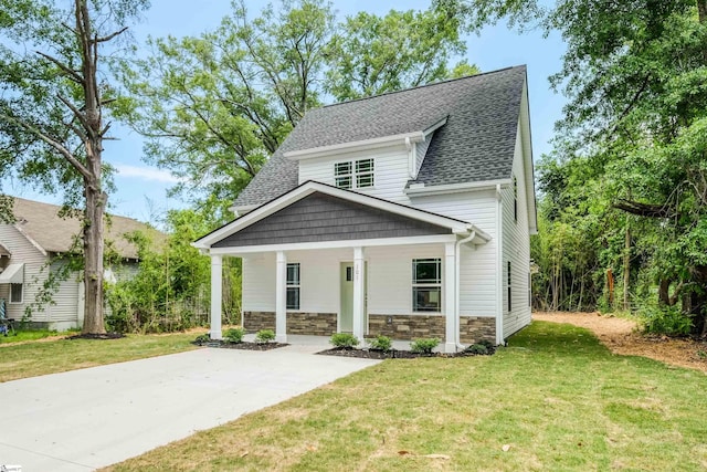 101 Poplar Ave, Belton, SC 29627 - view of front facade with covered porch, a front yard, stone siding, and a shingled roof