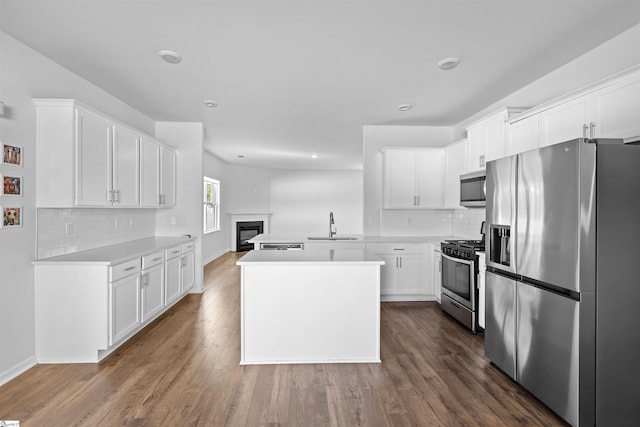 1072 Longstone Way, Spartanburg, SC 29306 - kitchen featuring stainless steel appliances, a sink, tasteful backsplash, and light countertops