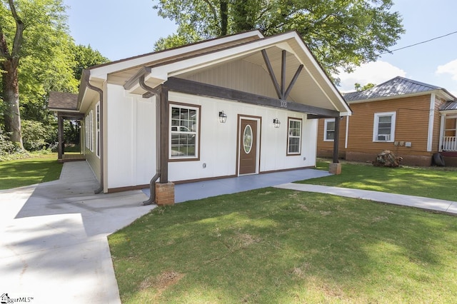 1008 Tribble St, Anderson, SC 29625 - view of front facade with a front lawn