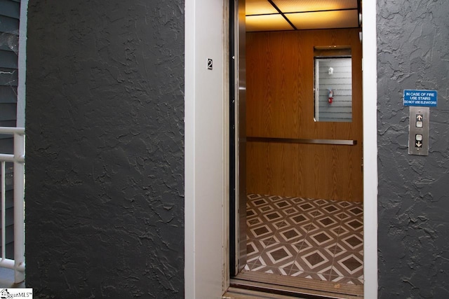 1507 Northlake Dr, Anderson, SC 29625 - entrance to property featuring elevator