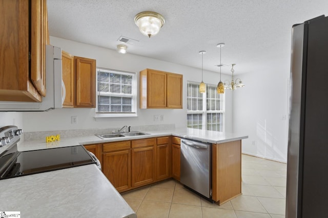 103 Berry Ct, Belton, SC 29627 - kitchen featuring stainless steel appliances, a sink, plenty of natural light, a peninsula, and a textured ceiling