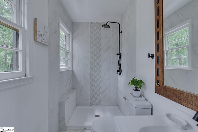 145 Rosewood Cir, Duncan, SC 29334 - bathroom with a tile shower, vanity, and toilet