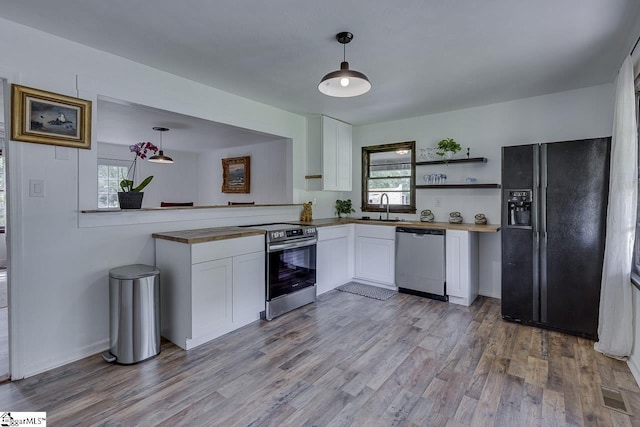 145 Rosewood Cir, Duncan, SC 29334 - kitchen featuring stainless steel appliances, a sink, white cabinetry, and light wood-style floors