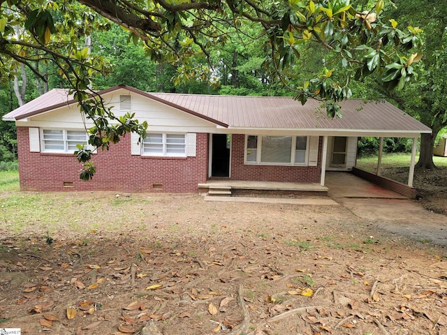 200 Lincoln Dr, Gaffney, SC 29341 - single story home featuring crawl space, a carport, driveway, metal roof, and brick siding