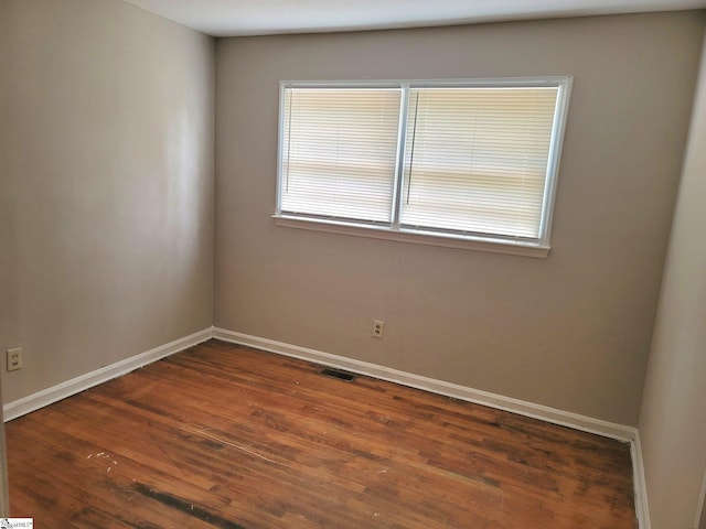200 Lincoln Dr, Gaffney, SC 29341 - unfurnished room featuring dark wood-style floors and baseboards
