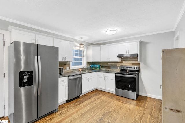 103 Cumbahee Trl, Greenville, SC 29611 - kitchen featuring appliances with stainless steel finishes, under cabinet range hood, dark countertops, a sink, and crown molding