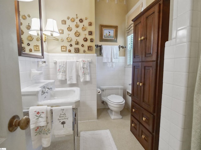 117 Montgomery Dr, Spartanburg, SC 29302 - bathroom with tile walls, toilet, and a wainscoted wall