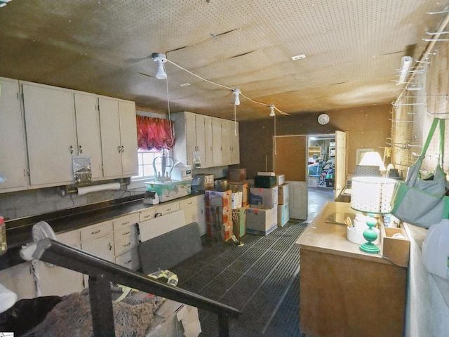 117 Montgomery Dr, Spartanburg, SC 29302 - kitchen with white cabinets