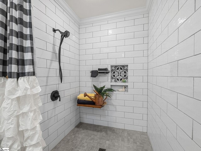 312 Terrace Hills Dr, Boiling Springs, SC 29316 - bathroom with crown molding and tiled shower