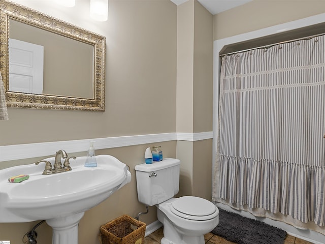 112 Scruggs Ln, Gaffney, SC 29341 - full bathroom with tile patterned floors, toilet, curtained shower, and a sink