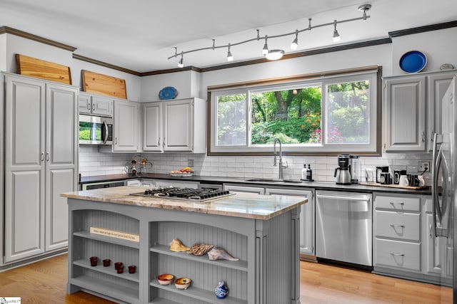 212 Middleton Shores Dr, Anderson, SC 29621 - kitchen featuring stainless steel appliances, a sink, open shelves, tasteful backsplash, and crown molding