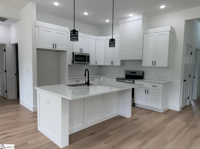 1623 Fairfield Rd, Chesnee, SC 29323 - kitchen with appliances with stainless steel finishes, a sink, light wood finished floors, backsplash, and light countertops