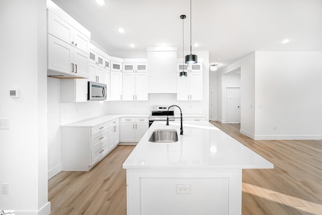136 Susans Rd, Gaffney, SC 29341 - kitchen with a sink, stainless steel appliances, light wood finished floors, baseboards, and recessed lighting