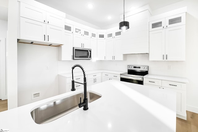 136 Susans Rd, Gaffney, SC 29341 - kitchen with stainless steel appliances, a sink, recessed lighting, white cabinets, and decorative light fixtures