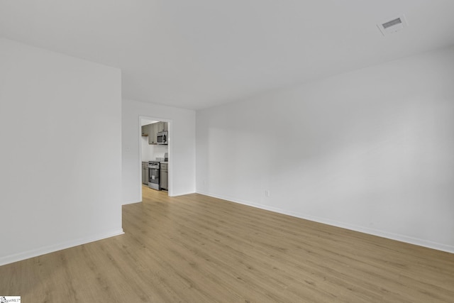 528 Market St, Spartanburg, SC 29301 - unfurnished room featuring light wood-style floors and baseboards