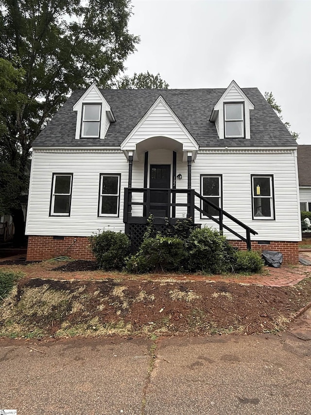 122 Franklin Dr, Central, SC 29630 - cape cod house with a shingled roof and crawl space