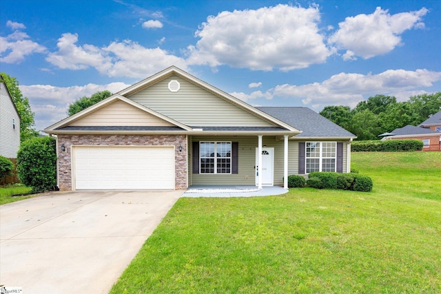124 Bascom Ct, Greer, SC 29650 - view of front facade featuring a garage, driveway, a front yard, and a porch