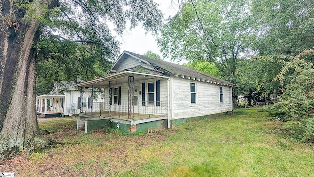 104 Albert St, Greer, SC 29651 - view of front of house featuring a porch and crawl space