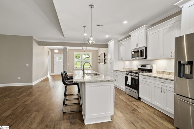 116 Woodstone Dr, Easley, SC 29642 - kitchen featuring appliances with stainless steel finishes, a sink, crown molding, white cabinetry, and a center island with sink