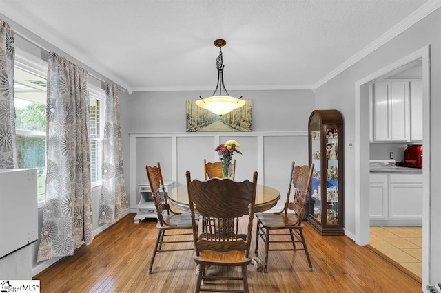 469 Royal Oak Dr, Spartanburg, SC 29302 - dining area with ornamental molding, light wood finished floors, a decorative wall, a wainscoted wall, and arched walkways