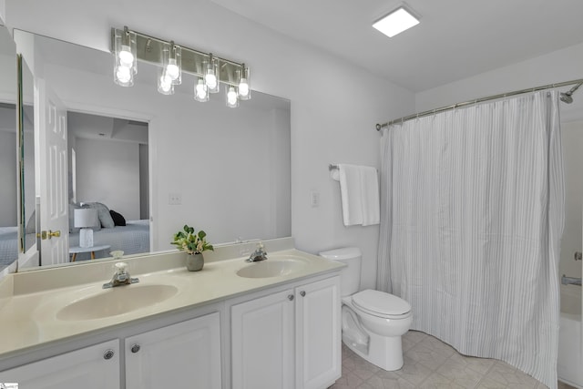 470 Canewood Pl, Mauldin, SC 29662 - full bathroom with double vanity, ensuite bath, toilet, and shower / tub combo with curtain