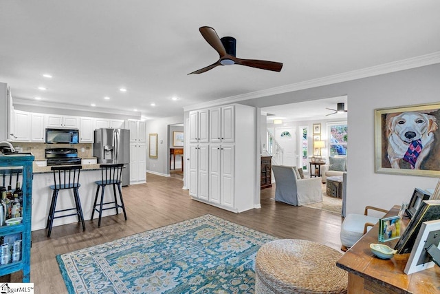 500 E Mountain Creek Rd, Taylors, SC 29687 - living area featuring a ceiling fan, crown molding, wood finished floors, recessed lighting, and baseboards