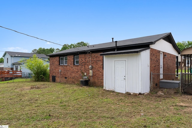 127 Chelsea St, Moore, SC 29369 - back of property with brick siding, central AC, and crawl space