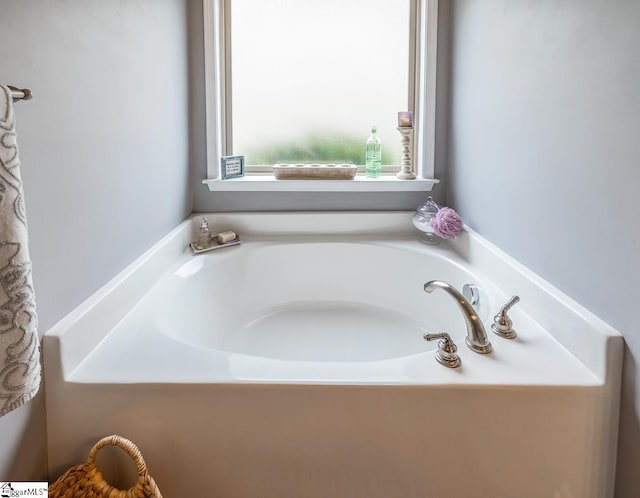653 Chartwell Dr, Greer, SC 29650 - full bathroom with a bath