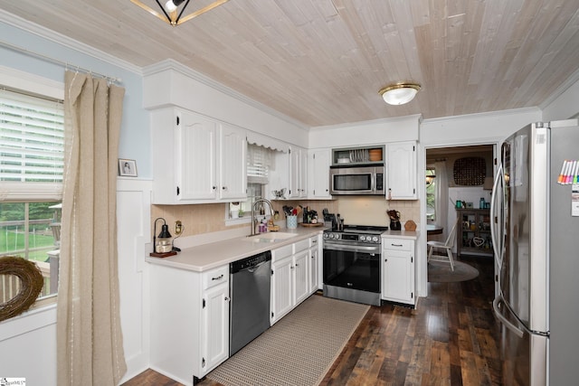 208 S Severn Cir, Easley, SC 29642 - kitchen with appliances with stainless steel finishes, a sink, crown molding, dark wood finished floors, and light countertops