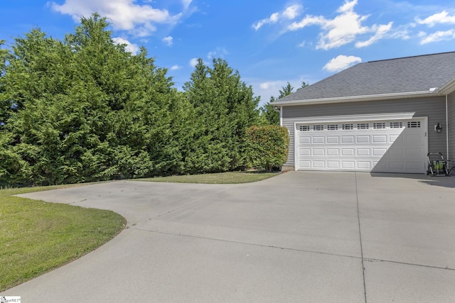 121 Lowe Rd, Piedmont, SC 29673 - garage featuring driveway