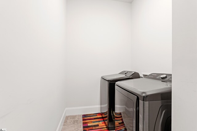 1 Winding Rock Rd, Simpsonville, SC 29680 - laundry area featuring washing machine and dryer and baseboards
