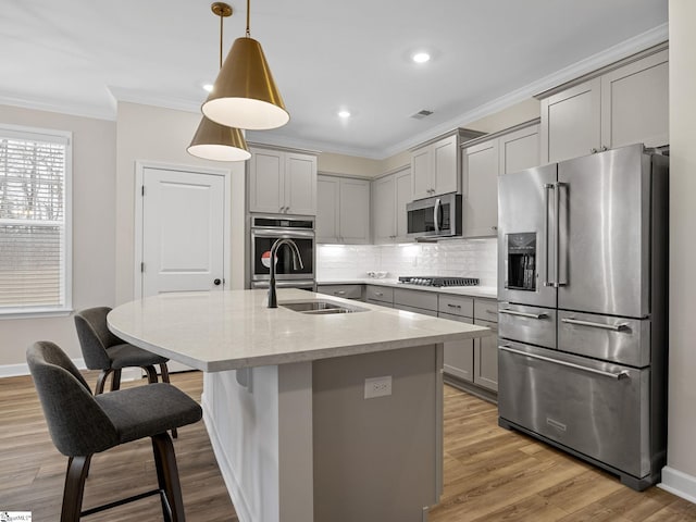 4427 Storehouse Run, Boiling Springs, SC 29316 - kitchen with stainless steel appliances, gray cabinetry, a sink, ornamental molding, and backsplash